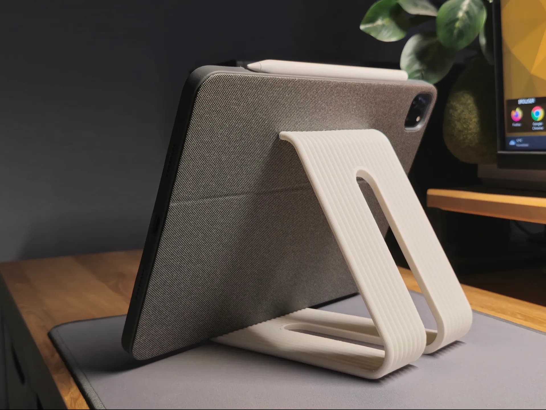 2-in-1 Stand & Lifter • Ipad Tablet and Monitor