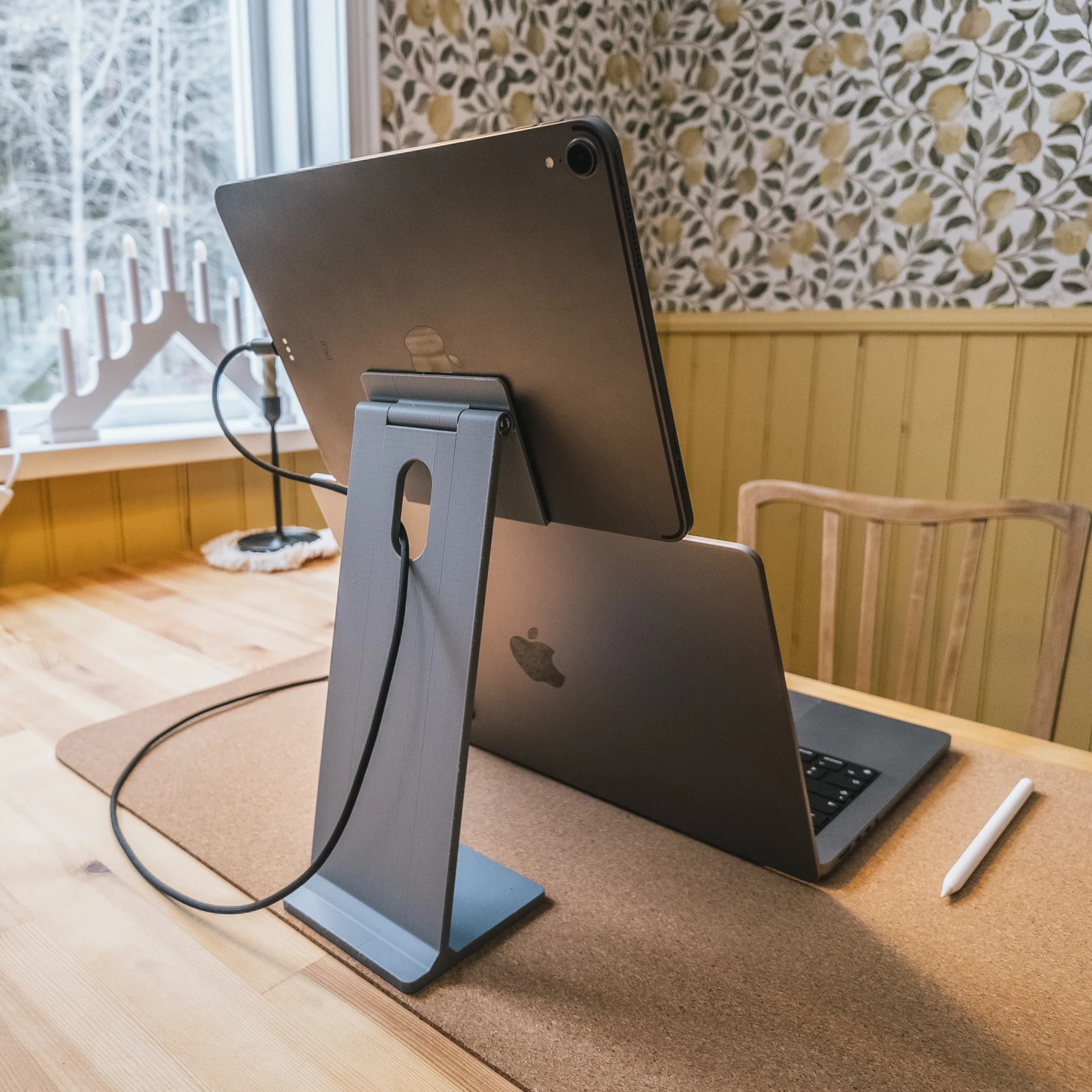 iPad Stand (as a second monitor for 14" Macbook)