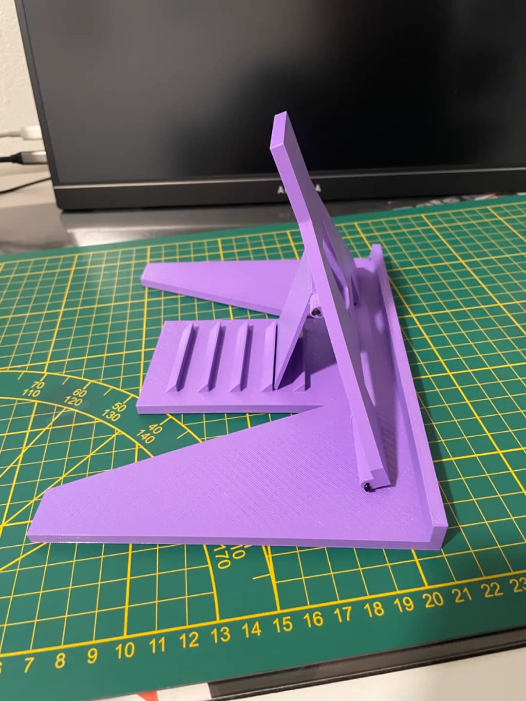 Portable monitor stand