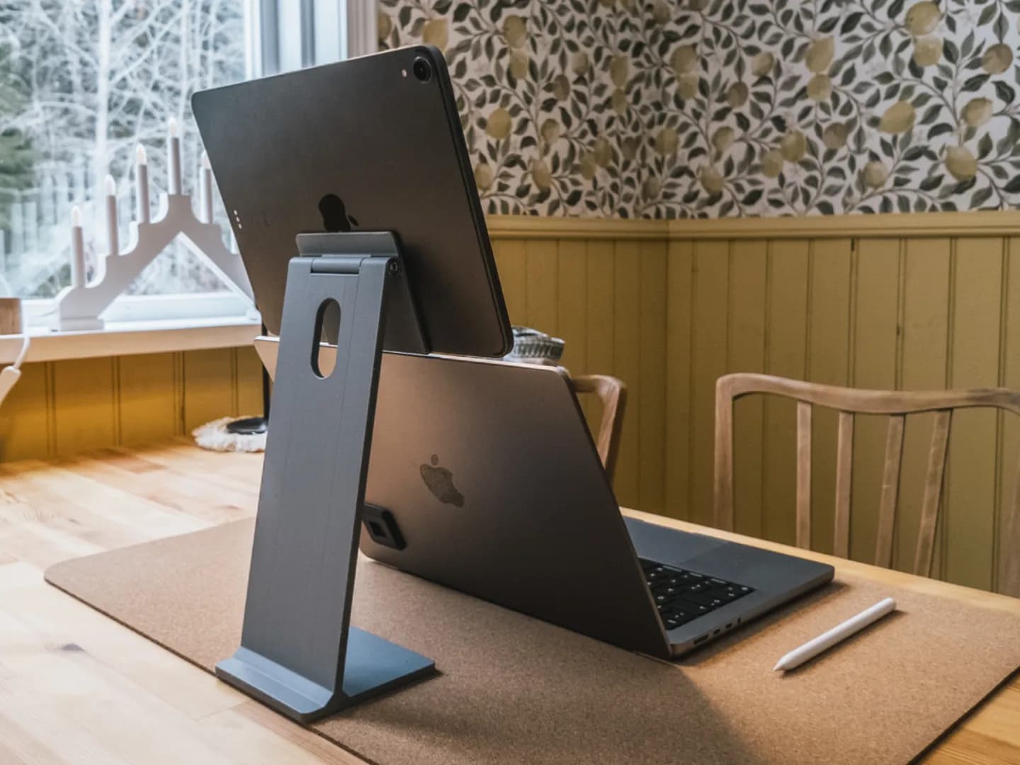 iPad Stand (as a second monitor for 14" Macbook)