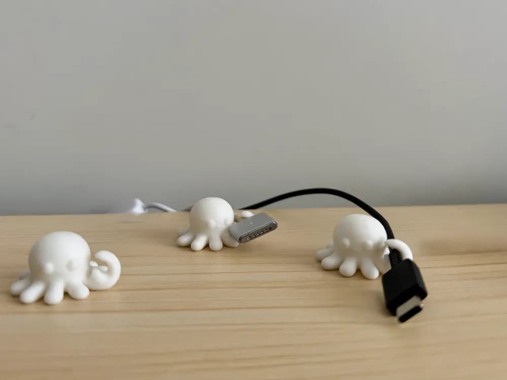 Cute Octopus Cable Holder no supports